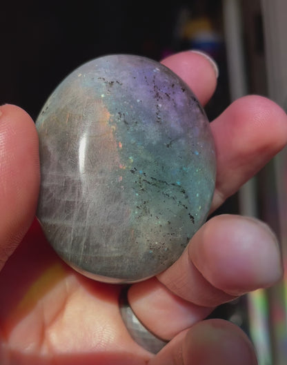 labradorite palm stones