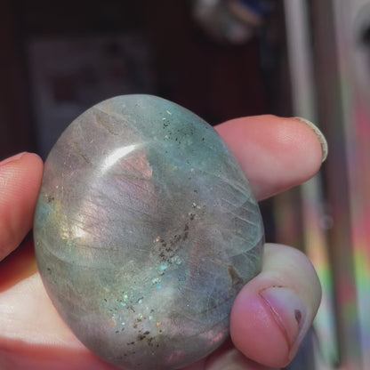 labradorite palm stones