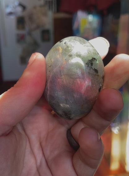 labradorite palm stones