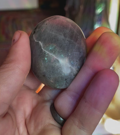 labradorite palm stones